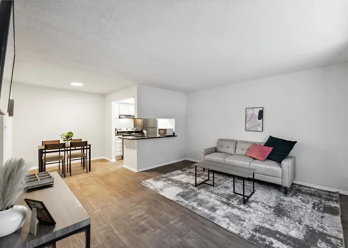 Northcliffe 404 I Fully Furnished 1 Bedroom 1bth Apartment *
