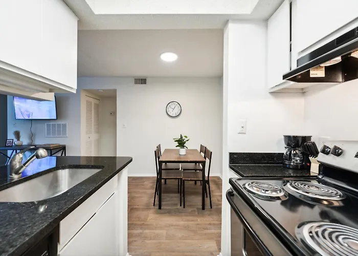 Northcliffe 404 I Fully Furnished 1 Bedroom 1bth *