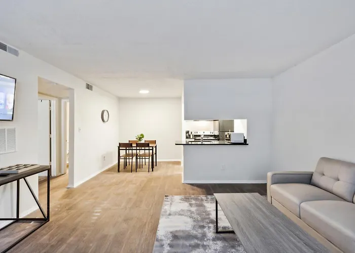 Northcliffe 404 I Fully Furnished 1 Bedroom 1bth Apartment