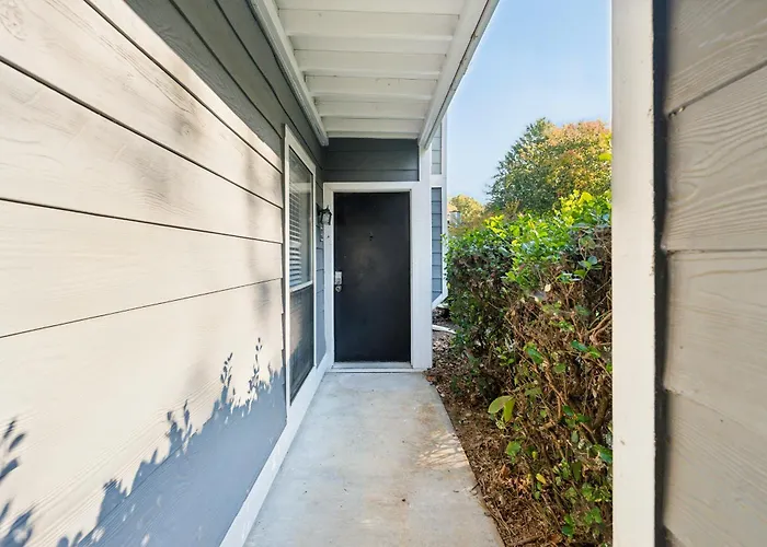 Apartment Northcliffe 404 I Fully Furnished 1 Bedroom 1bth