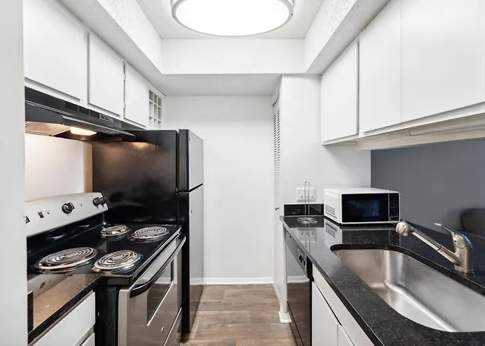 Northcliffe 404 I Fully Furnished 1 Bedroom 1bth Apartment *
