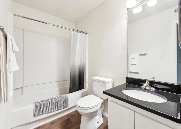 Northcliffe 404 I Fully Furnished 1 Bedroom 1bth Apartment *